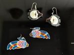 2x Balinese oorbellen van vissen, multicolor en zwart-wit, Overige materialen, Hangers, Overige kleuren, Ophalen of Verzenden