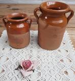 2 Franse brocante terra cotta kruikjes met verfresten, Ophalen of Verzenden