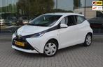 Toyota Aygo 1.0 VVT-i x-play | Airco | Bluetooth, Auto's, Voorwielaandrijving, Stof, Gebruikt, Zwart