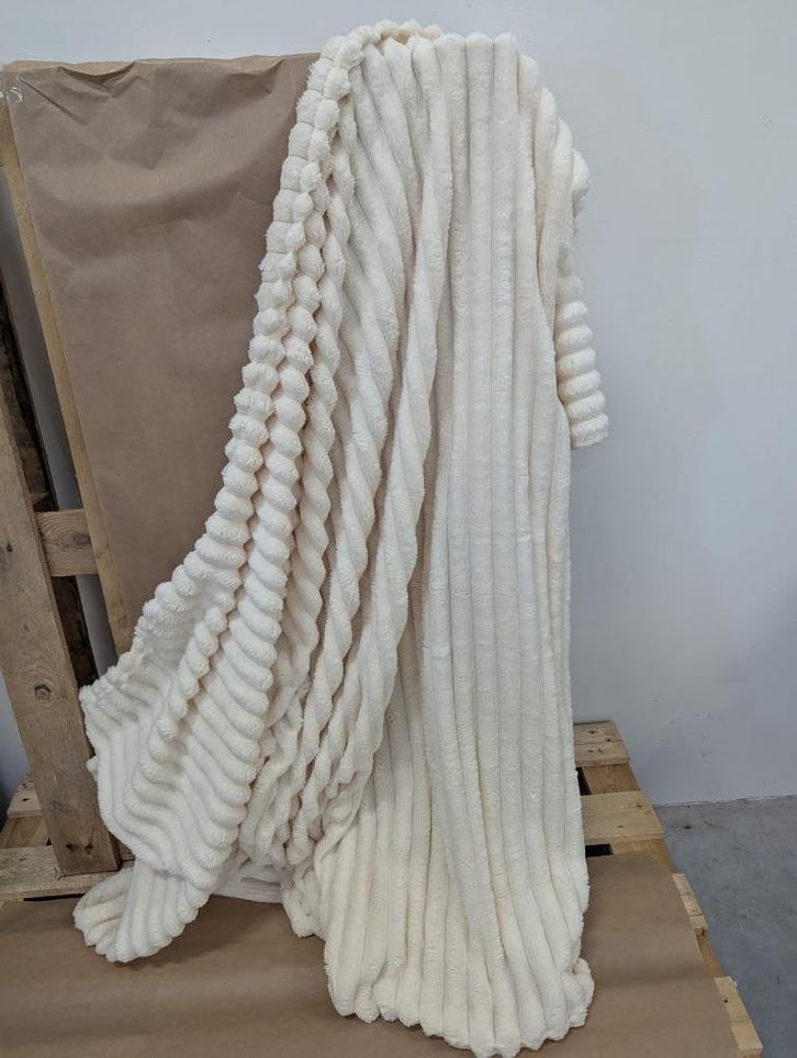 Pluche deken, Huis en Inrichting, Woonaccessoires | Plaids en Woondekens, Nieuw, Ophalen of Verzenden