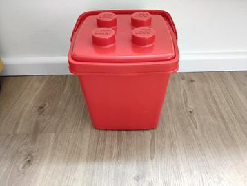 Rode LEGO-emmer beschikbaar voor biedingen