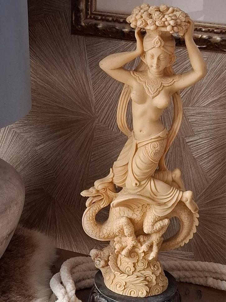 Prachtig beeld prinses op draak India, Antiek en Kunst, Kunst | Beelden en Houtsnijwerken, Ophalen of Verzenden