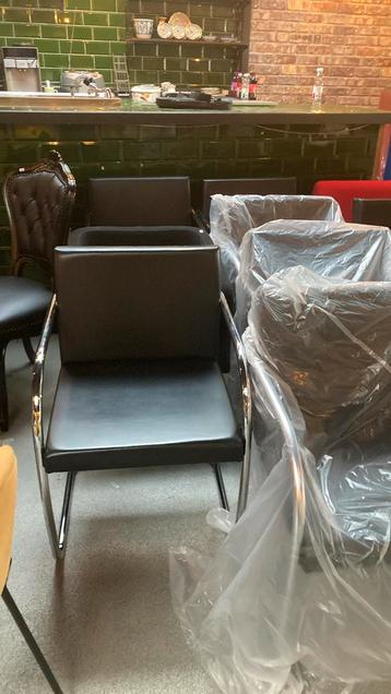 Diverse stoelen beschikbaar voor biedingen