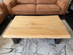 Eikenhouten boomstam salontafel met metalen poten, Huis en Inrichting, Tafels | Salontafels, Ophalen, Gebruikt, 100 tot 150 cm