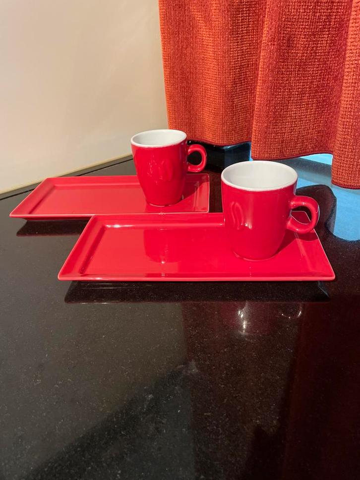 2 Kopjes met Plateau - Intermezzo, Huis en Inrichting, Keuken | Servies, Zo goed als nieuw, Kop(pen) en/of Schotel(s), Overige stijlen