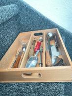Houten bestek bak met oud gerei  30-23 cm, Ophalen of Verzenden, Gebruikt, Hout