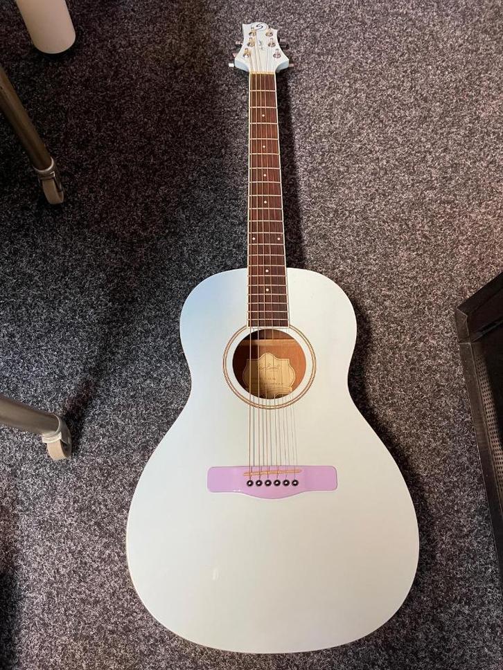 Greg Bennett P2T Parlor  Acoustic Guitar, Muziek en Instrumenten, Snaarinstrumenten | Gitaren | Akoestisch, Zo goed als nieuw
