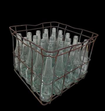 2293 25 stuks Brocante Flesjes vintage oude rek/krat 25cl beschikbaar voor biedingen