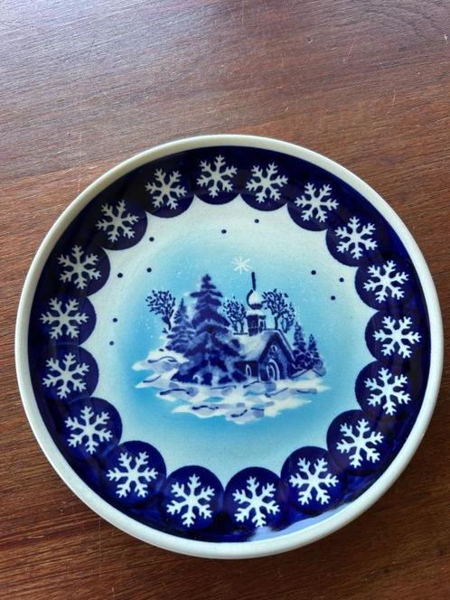 Bunzlau gebaksbordje taartbord kerst (d), Huis en Inrichting, Keuken | Servies, Zo goed als nieuw, Bord(en), Overige stijlen, Aardewerk