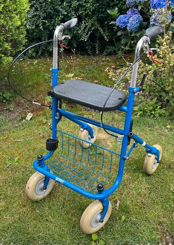 Blauwe rollator beschikbaar voor biedingen