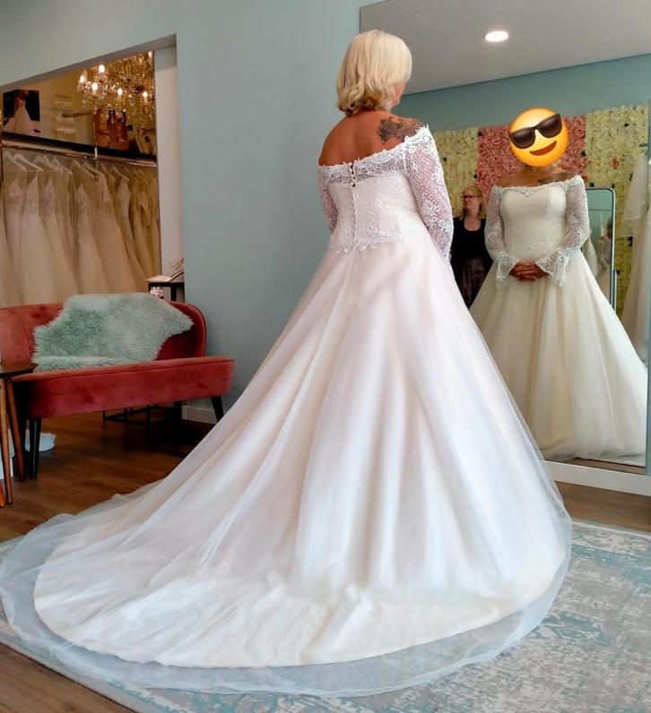 Te koop: trouwjurk met sleep, Kleding | Dames, Trouwkleding en Trouwaccessoires, Zo goed als nieuw, Trouwjurk, Wit, Ophalen