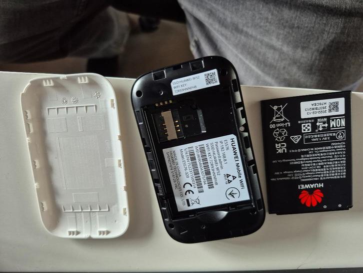 Huawei Mobile WiFi 3S – Zo goed als nieuw!, Computers en Software, Routers en Modems, Zo goed als nieuw, Ophalen of Verzenden