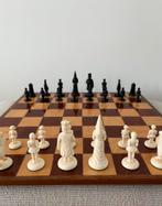 Vintage schaakbord + schaakstukken King Arthur schaken set, Hobby en Vrije tijd, Gezelschapsspellen | Bordspellen, Ophalen of Verzenden