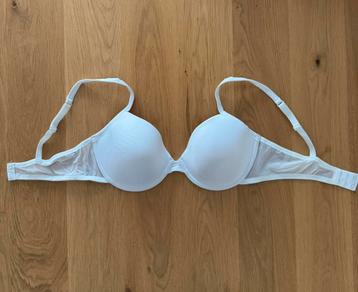 Witte voorgevormde beugel BH hunckemoller D90-95 beschikbaar voor biedingen