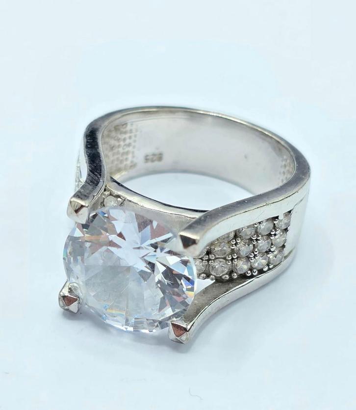 Zilveren Ring met Kristal Stenen, Sieraden, Tassen en Uiterlijk, Ringen, Zo goed als nieuw, Dame, 18 tot 19, Zilver, Zilver, Met kristal