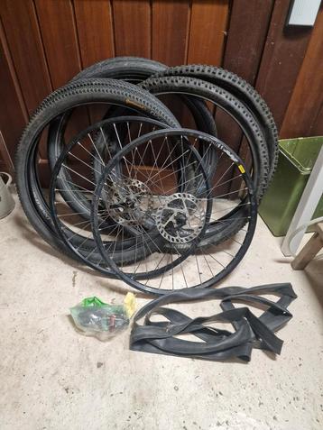 Diverse banden en wielen 26 inch beschikbaar voor biedingen
