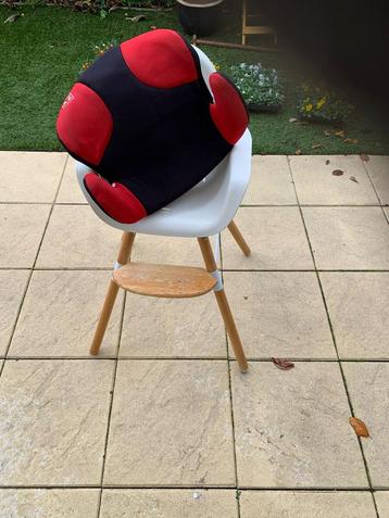 Kinderstoel met zitverkleiner beschikbaar voor biedingen