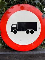 Verkeersbord afgesloten voor vrachtwagens, Ophalen