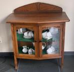 Antiek vitrinekastje met servies, Ophalen, Met deur(en), Glas, 50 tot 100 cm