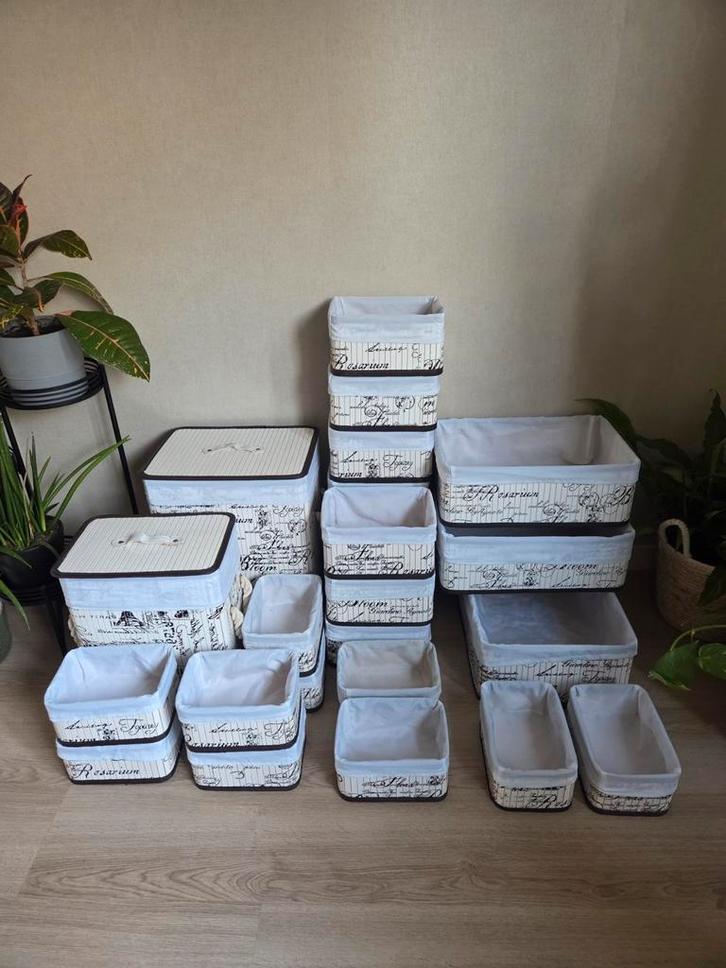 Set van 25 manden van Xenos, Huis en Inrichting, Woonaccessoires | Schalen en Manden, Zo goed als nieuw, Rond, Riet, Ophalen of Verzenden
