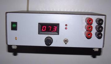 Voeding Regelbaar 7,3 Volt T/M 15 Volt beschikbaar voor biedingen