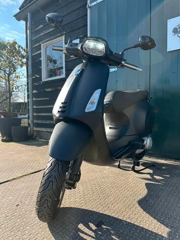 Nèt geen nieuwe: Vespa Sprint Notte | 402 km | Alarm |NIEUW! beschikbaar voor biedingen