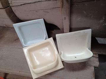 Antieke inbouw zeepbakjes  beschikbaar voor biedingen