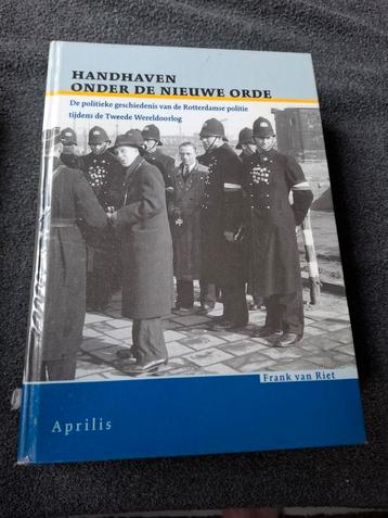 Handhaven onder de Nieuwe Orde - Rotterdamse Politie WOII beschikbaar voor biedingen