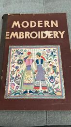 Modern Embroidery special spring number of The Studio 1933, Boeken, Ophalen of Verzenden, Zo goed als nieuw, Overige onderwerpen