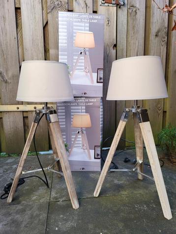 2 lampen, tafellamp 2 stuks beschikbaar voor biedingen