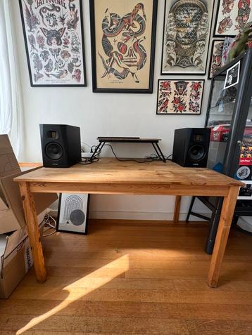 Desk beschikbaar voor biedingen