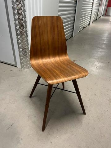 3 walnuts chairs beschikbaar voor biedingen