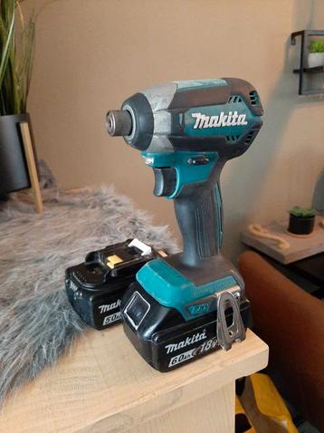 Makita slagschroevendraaier DTD 153 + 2 18v accu's.  beschikbaar voor biedingen