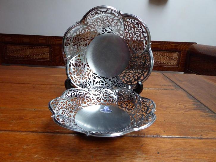 2 metalen schalen van Inalterable Demeijere, Antiek en Kunst, Antiek | Woonaccessoires, Ophalen of Verzenden