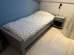 Woood Dennis betongrijs bed en nachtkastje, Huis en Inrichting, Slaapkamer | Complete slaapkamers, Gebruikt, Ophalen of Verzenden