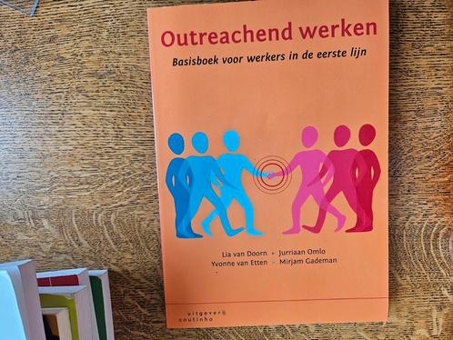 Lia van Doorn - Outreachend werken, Boeken, Wetenschap, Zo goed als nieuw, Sociale wetenschap, Ophalen of Verzenden