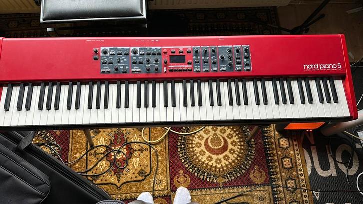 Net nieuwe Nord piano 5 (88 toetsen) met case, Muziek en Instrumenten, Piano's, Zo goed als nieuw, Overige typen, Overige kleuren