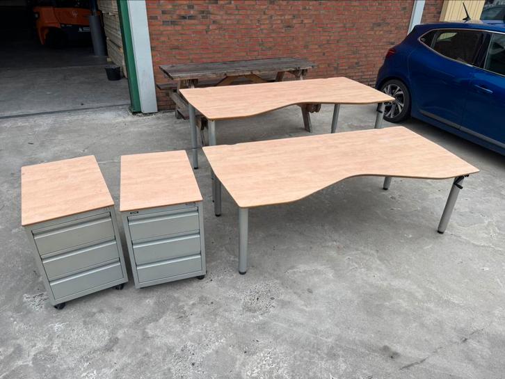 2 bureau’s met kastjes, Huis en Inrichting, Bureaus, Zo goed als nieuw, Bureau, In hoogte verstelbaar, Ophalen