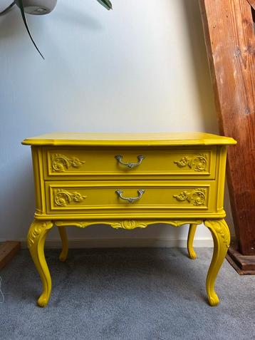 Geel Vintage Dressoir beschikbaar voor biedingen