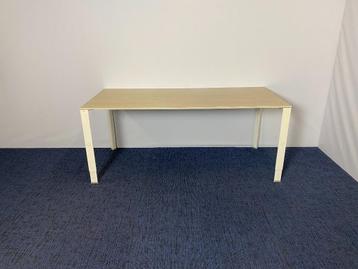 1x Bureau Ahrend 700, eiken blad, wit onderstel, 180 x 80 cm beschikbaar voor biedingen