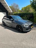 BMW 1-Serie 116i 136PK 2014 Grijs, Auto's, 1-Serie, Zwart, 4 cilinders, 4 stoelen