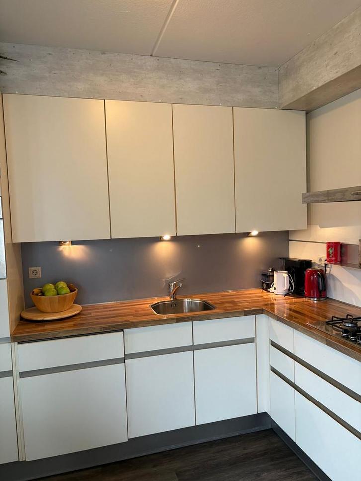 Brugman hoekkeuken vanille met apparatuur, Huis en Inrichting, Keuken | Complete keukens, Gebruikt, Hoekkeuken, Crème, Hout, Ophalen