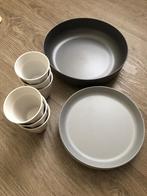 Buiten servies grijs schaal bekers en borden, Overige materialen, Ophalen of Verzenden, Zo goed als nieuw, Bord(en)
