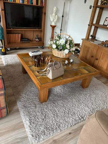 Retro salon tafel beschikbaar voor biedingen
