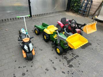 Lot trap tractors buiten speelgoed John Deere beschikbaar voor biedingen