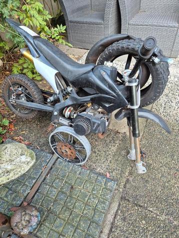 Brandstof kindermotor voor onderdelen of opknappen  beschikbaar voor biedingen