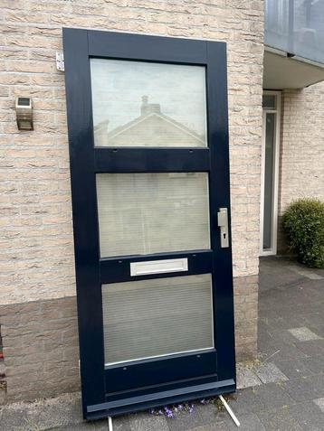 Voordeur 211x93 beschikbaar voor biedingen