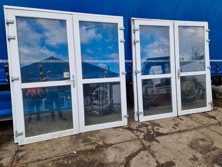 Kunstof kozijnen met dubbele deuren., Doe-het-zelf en Verbouw, Kozijnen en Schuifpuien, Gebruikt, Deurkozijn, Kunststof, 75 tot 150 cm