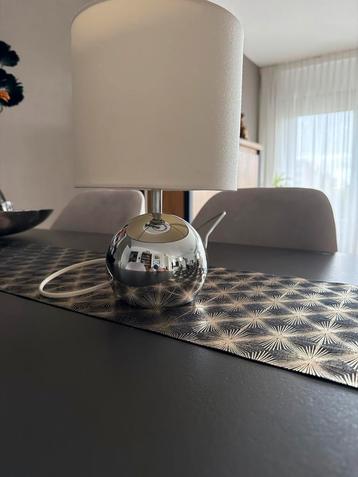 Moderne Tafellamp met Chrome Bolvoet beschikbaar voor biedingen