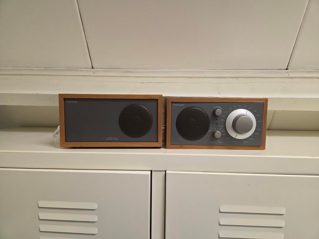 Tivoli Audio Model Two, design radio + speaker (Henry Kloss, Zo goed als nieuw, Minder dan 60 watt, Front, Rear of Stereo speakers